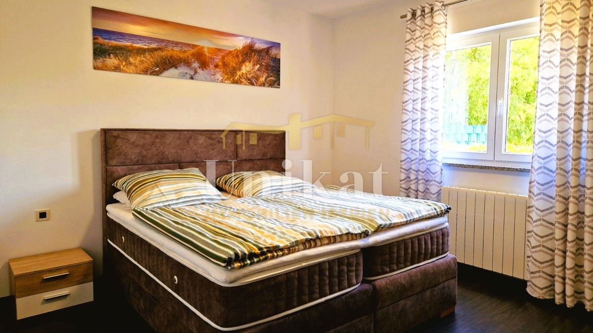 Villetta indipendente - piscina, garage e grande giardino